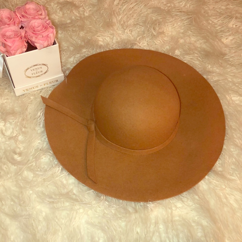Floppy hat